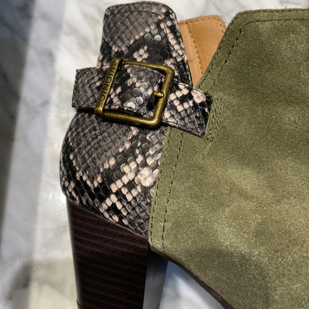 Vionic boots - Picture 3 of 6